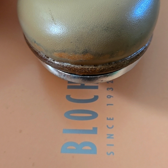 Block Tan Tap Shoes - Picture 2 of 3